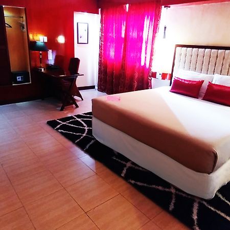 Dulcinea Hotel And Suites Lapu-Lapu City Exterior foto