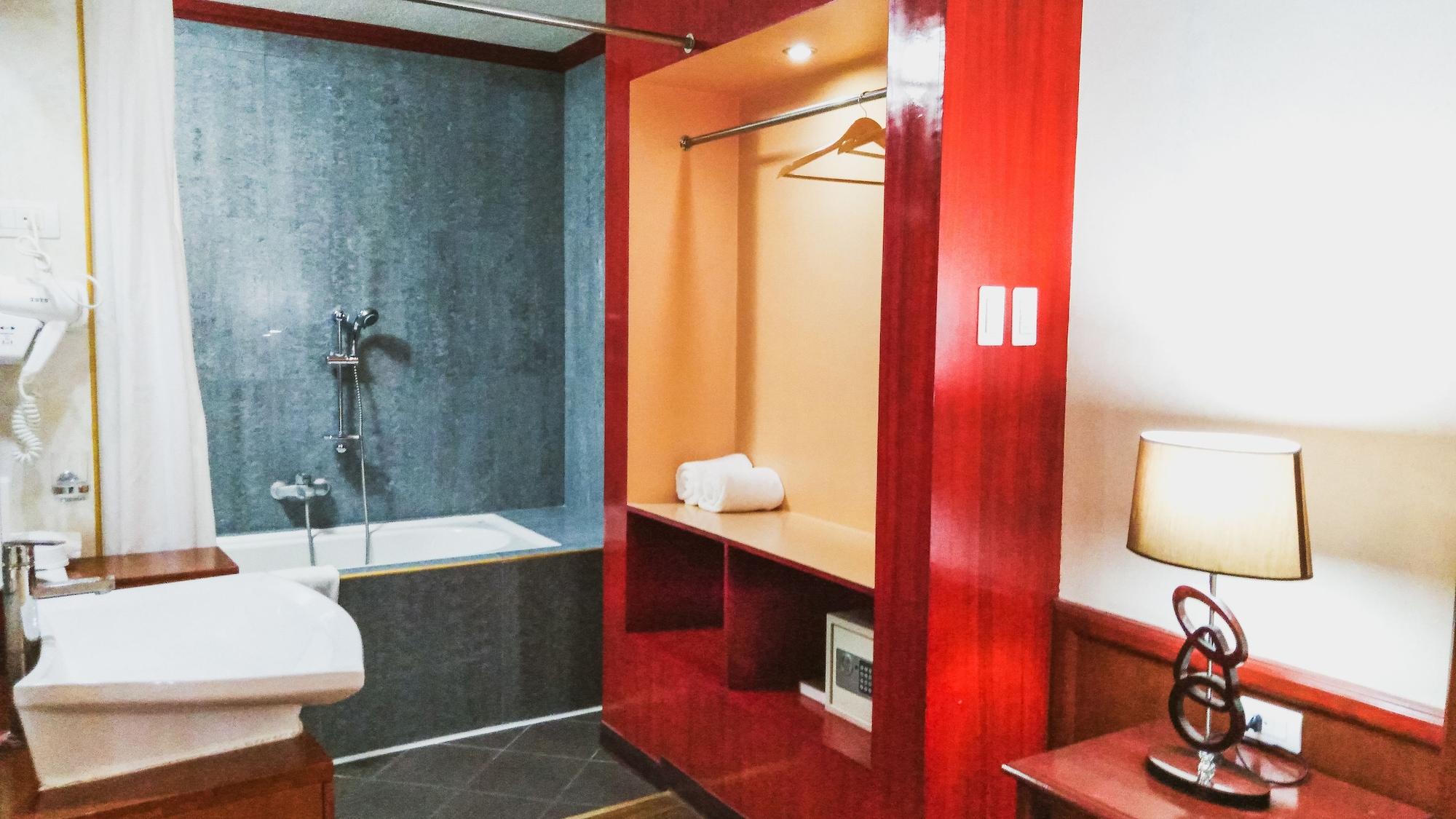 Dulcinea Hotel And Suites Lapu-Lapu City Exterior foto