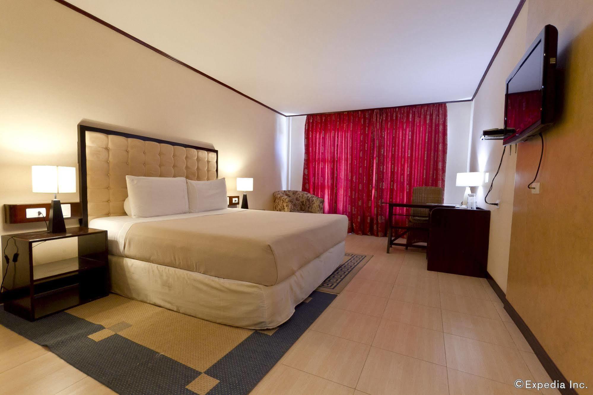 Dulcinea Hotel And Suites Lapu-Lapu City Exterior foto