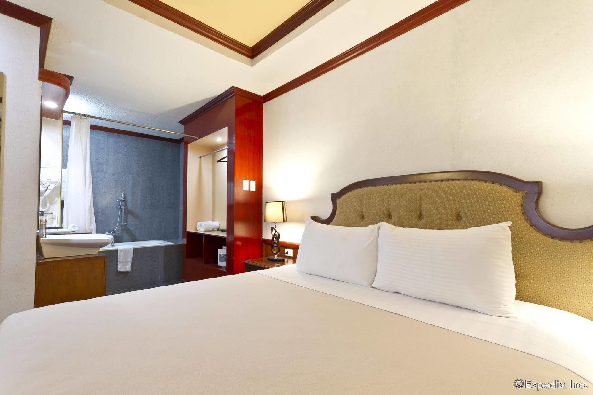 Dulcinea Hotel And Suites Lapu-Lapu City Exterior foto