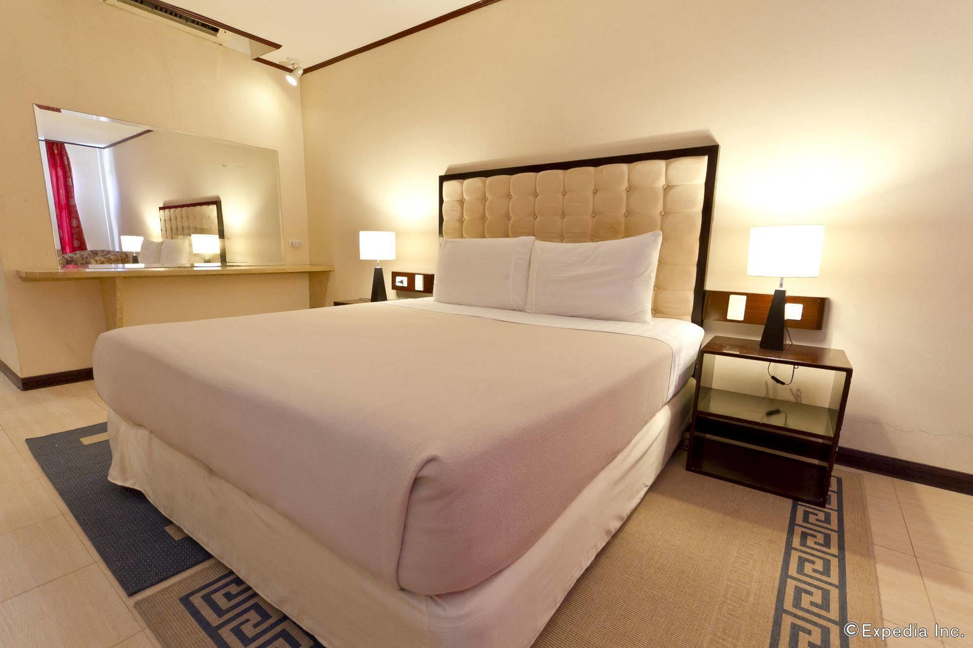 Dulcinea Hotel And Suites Lapu-Lapu City Exterior foto