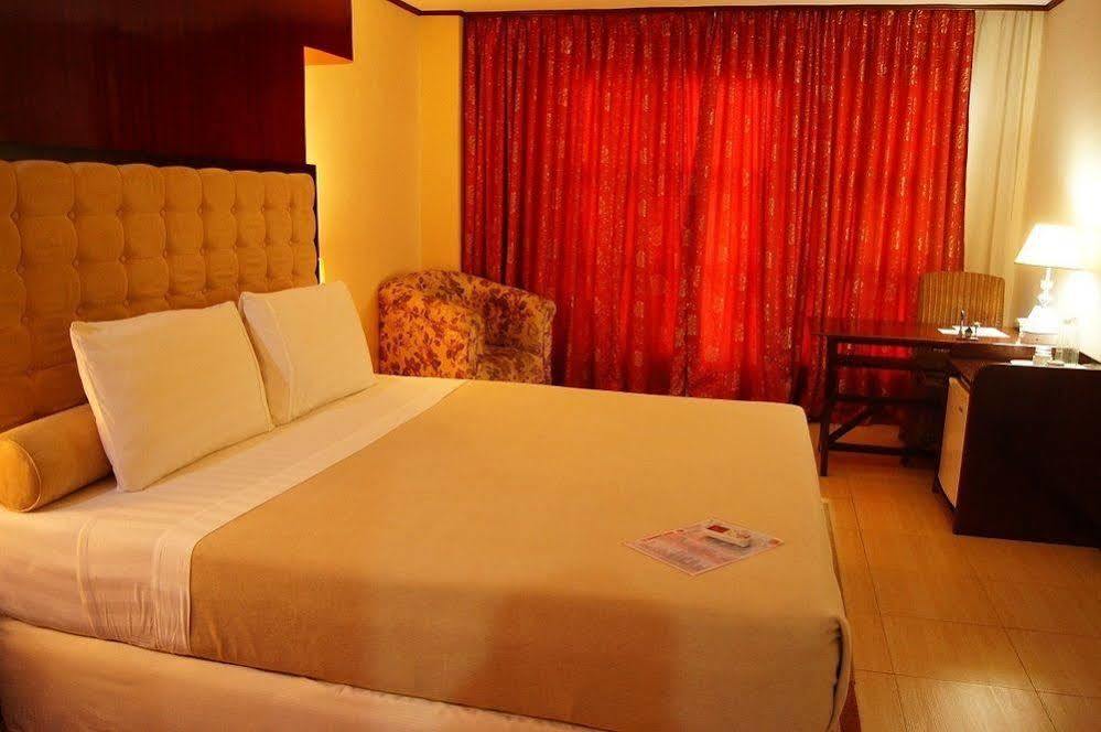 Dulcinea Hotel And Suites Lapu-Lapu City Exterior foto